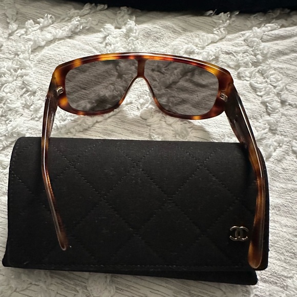 Woman Chanel Sunglasses - Picture 3 of 9